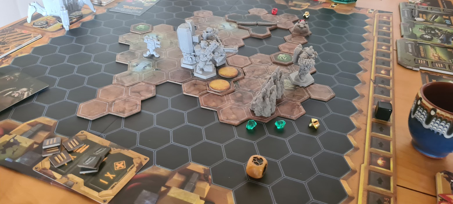 Brettspiele aller Art, am liebsten kooperativ